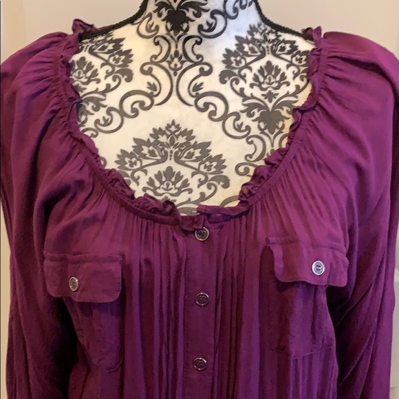 Woman’s long sleeve blouse with rounded neckline - Picture 2 of 8